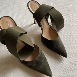 Gianvito Rossi Beryl 105 Pointed Toe Heels in Olive Suede Ankle Strap Size 40